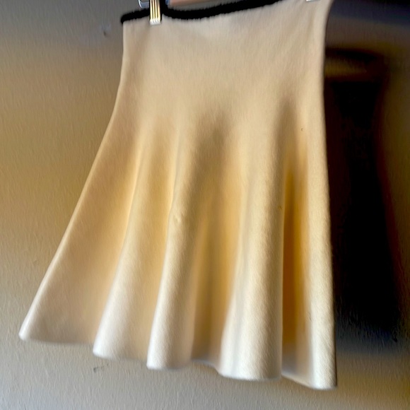 Zara high waisted skirt with peplum flow bottom - Picture 2 of 5